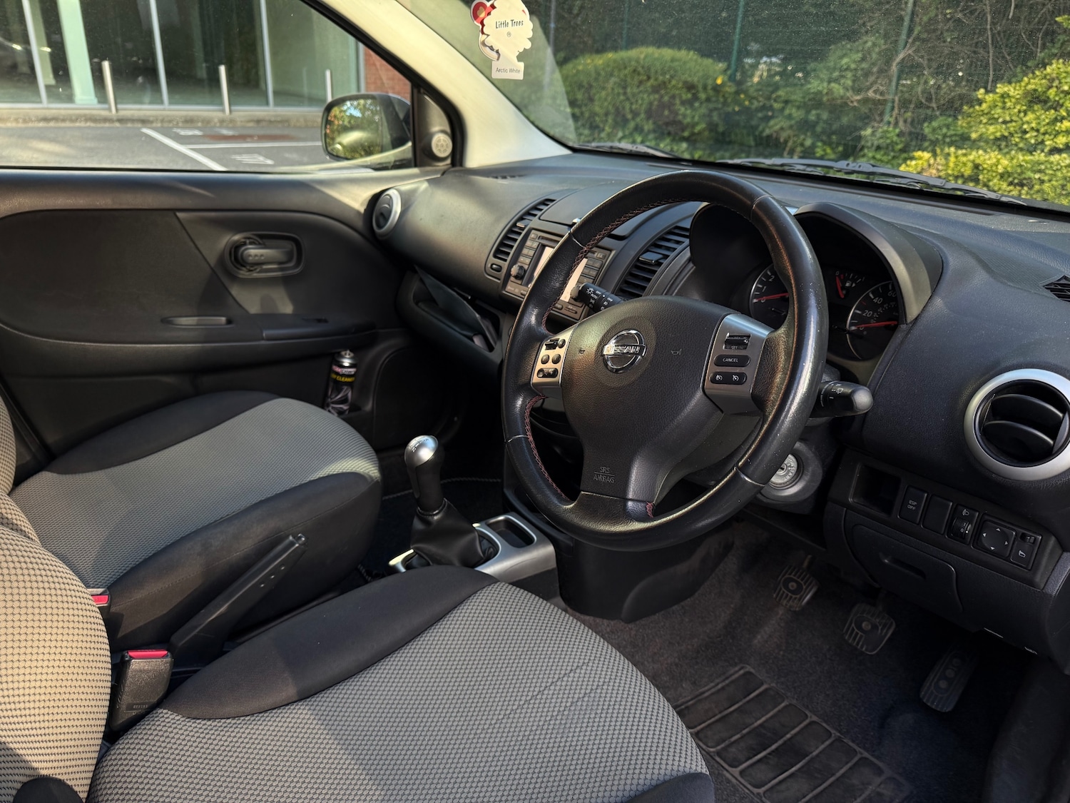 Nissan Note 1.4 16V n-tec Hatchback 5dr Petrol Manual Euro 5 (88 ps) — photo 25 of 40