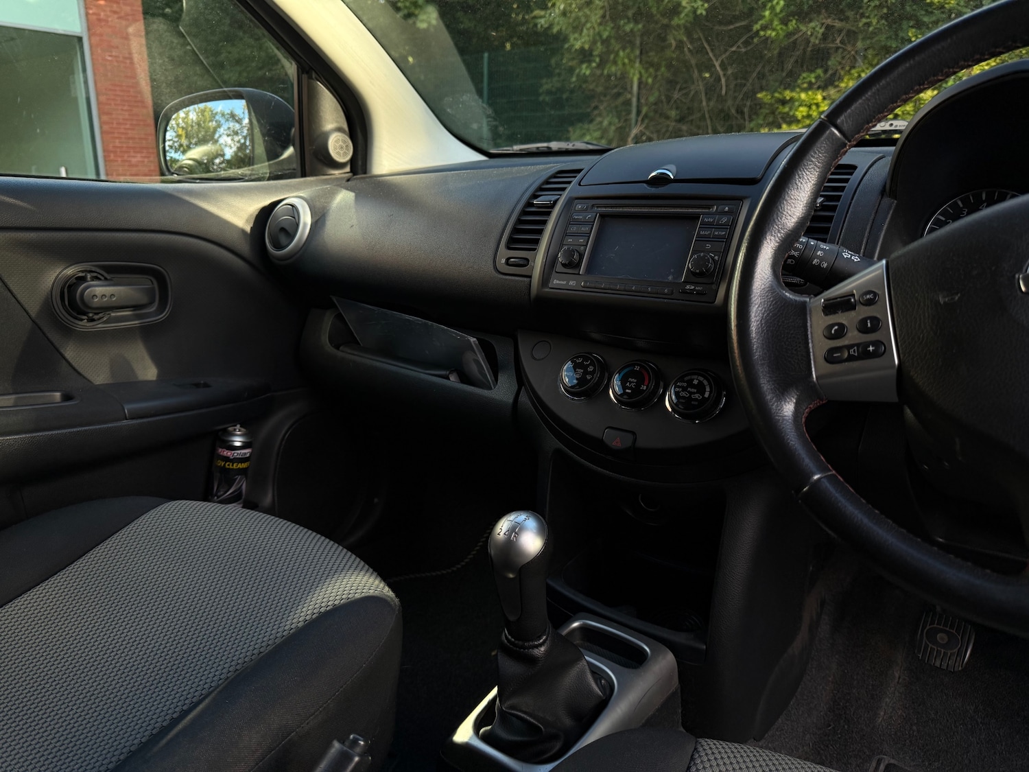Nissan Note 1.4 16V n-tec Hatchback 5dr Petrol Manual Euro 5 (88 ps) — photo 27 of 40