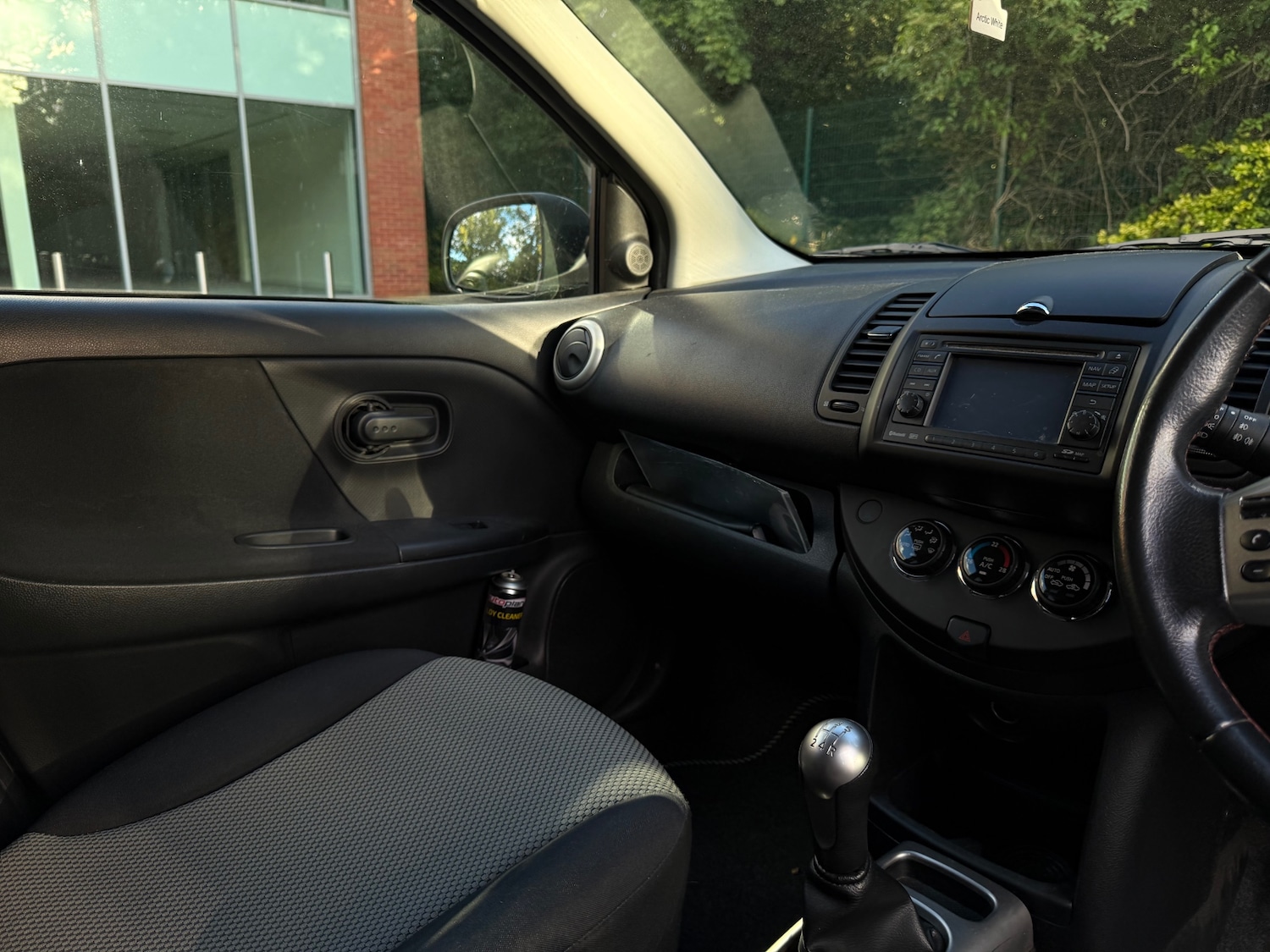 Nissan Note 1.4 16V n-tec Hatchback 5dr Petrol Manual Euro 5 (88 ps) — photo 31 of 40