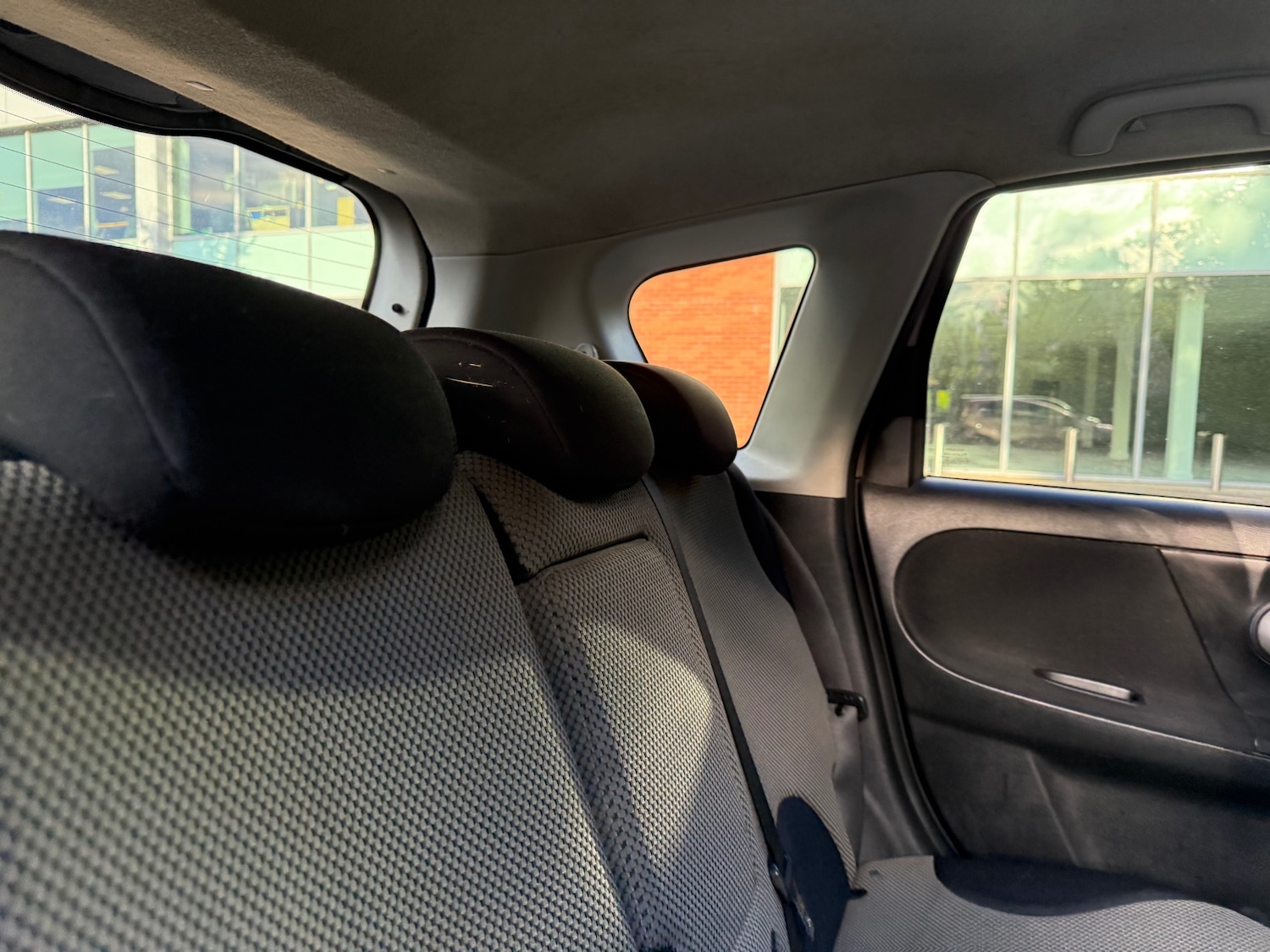 Nissan Note 1.4 16V n-tec Hatchback 5dr Petrol Manual Euro 5 (88 ps) — photo 33 of 40