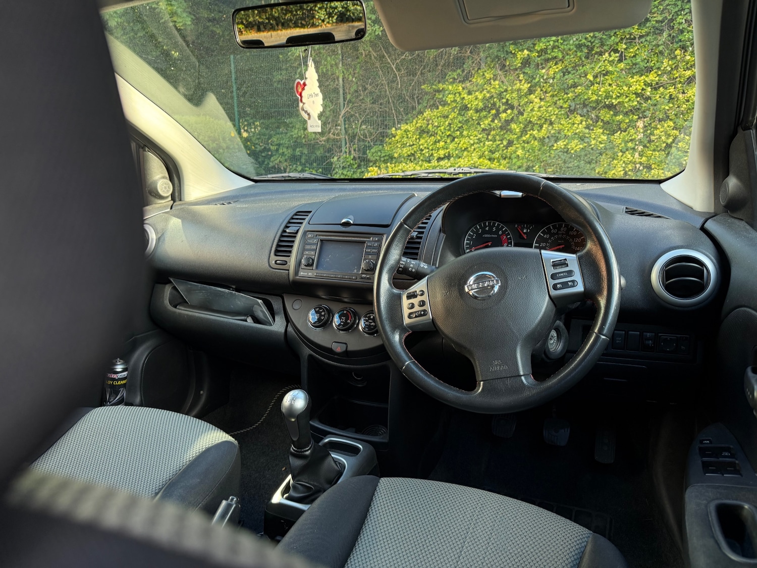 Nissan Note 1.4 16V n-tec Hatchback 5dr Petrol Manual Euro 5 (88 ps) — photo 35 of 40