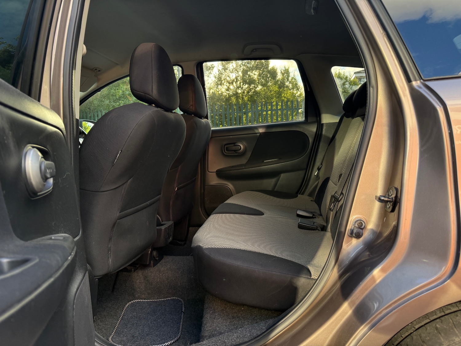 Nissan Note 1.4 16V n-tec Hatchback 5dr Petrol Manual Euro 5 (88 ps) — photo 36 of 40