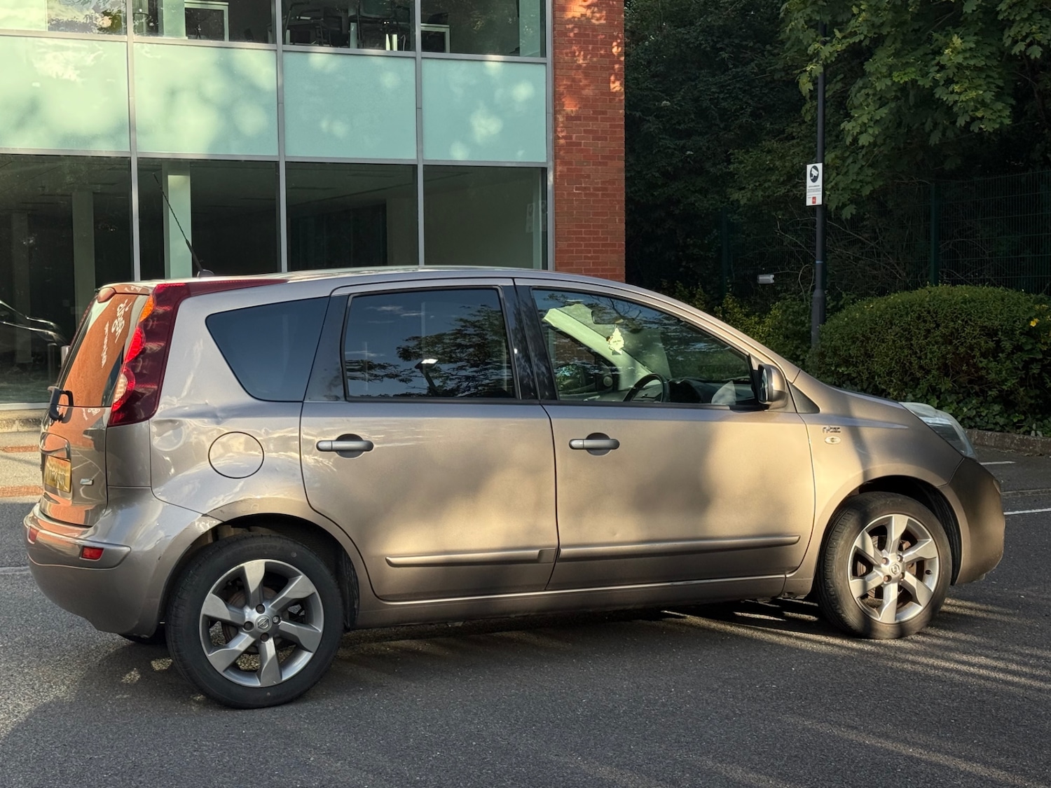 Nissan Note 1.4 16V n-tec Hatchback 5dr Petrol Manual Euro 5 (88 ps) — photo 6 of 40