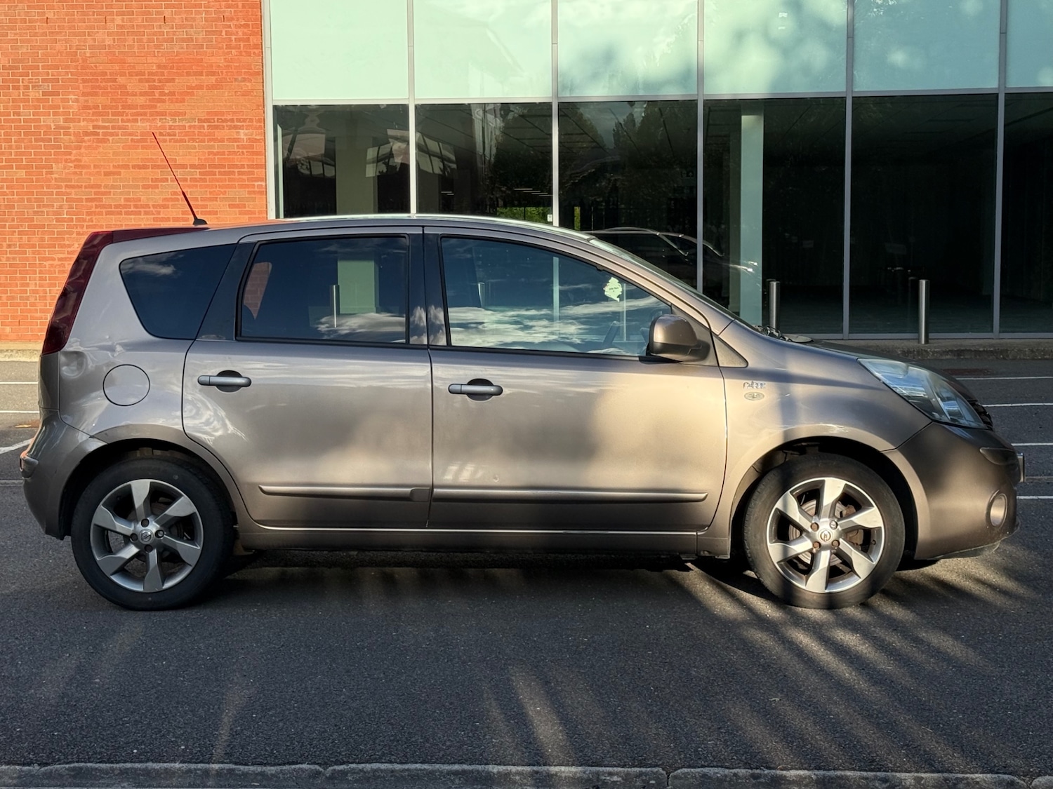 Nissan Note 1.4 16V n-tec Hatchback 5dr Petrol Manual Euro 5 (88 ps) — photo 7 of 40