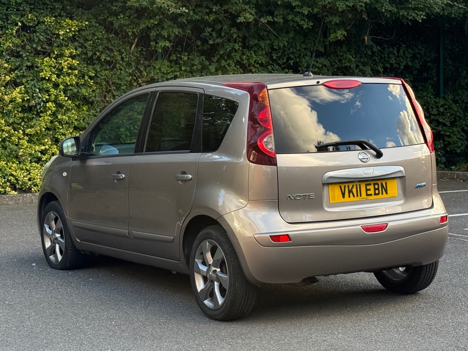 Nissan Note 1.4 16V n-tec Hatchback 5dr Petrol Manual Euro 5 (88 ps) — photo 8 of 40