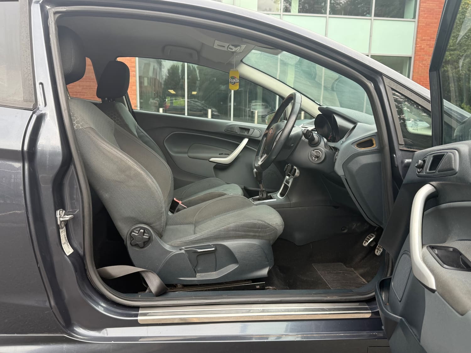Ford Fiesta 1.6 Zetec S Hatchback 3dr Petrol Manual (139 g/km, 118 bhp) — photo 14 of 22