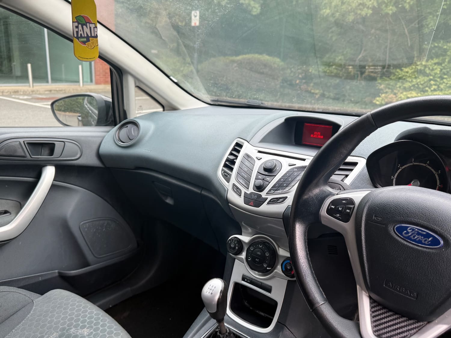 Ford Fiesta 1.6 Zetec S Hatchback 3dr Petrol Manual (139 g/km, 118 bhp) — photo 17 of 22