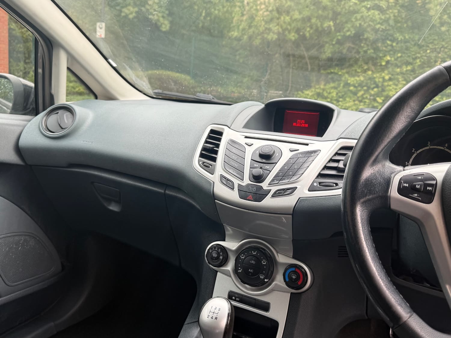 Ford Fiesta 1.6 Zetec S Hatchback 3dr Petrol Manual (139 g/km, 118 bhp) — photo 18 of 22