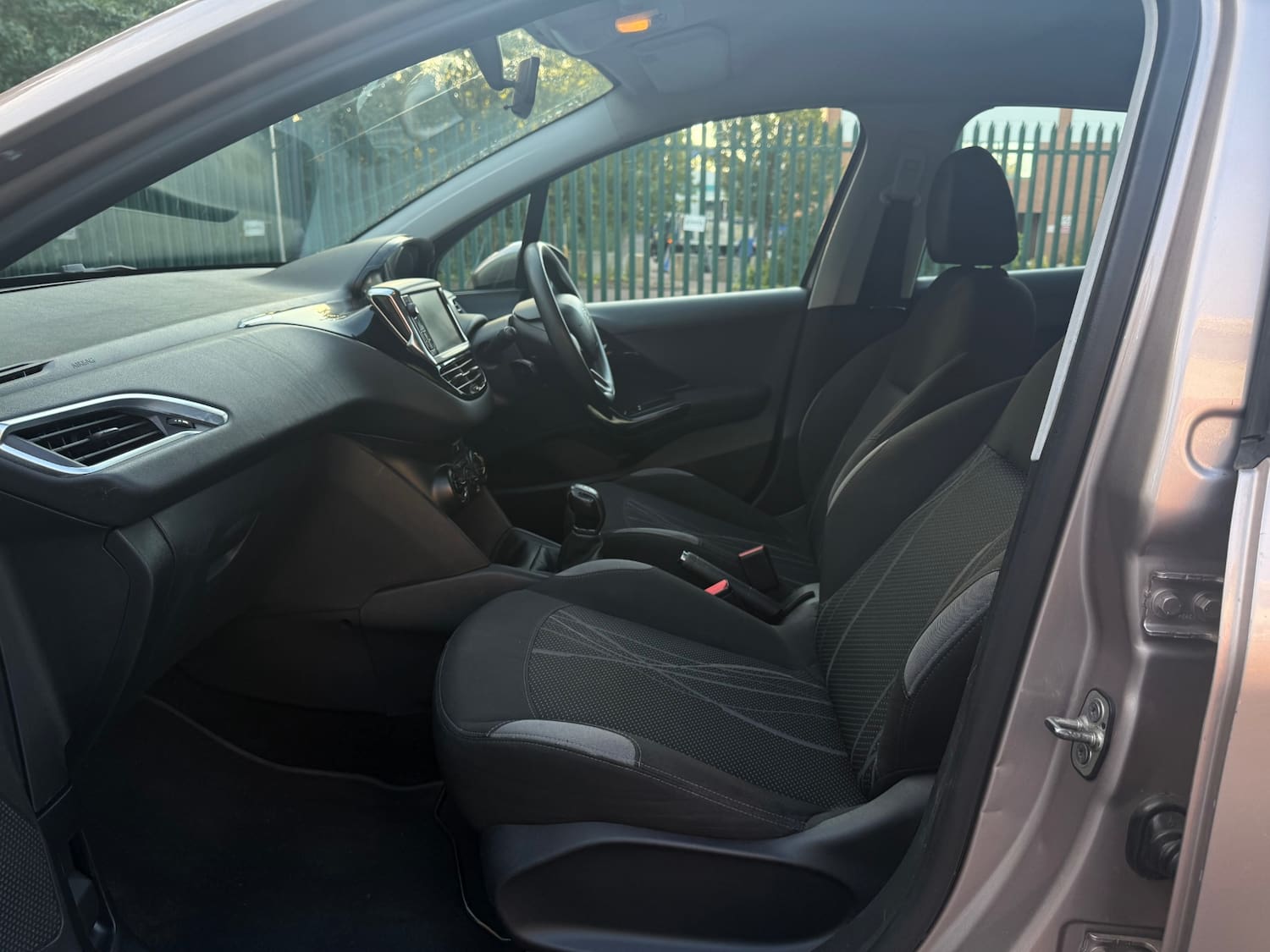 Peugeot 208 1.2 VTi Active Hatchback 5dr Petrol Manual Euro 5 (82 ps) — photo 19 of 39