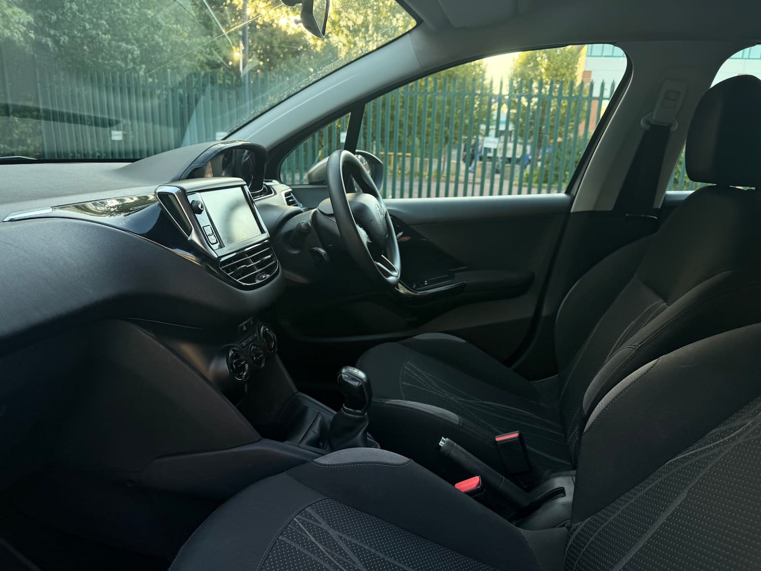 Peugeot 208 1.2 VTi Active Hatchback 5dr Petrol Manual Euro 5 (82 ps) — photo 22 of 39