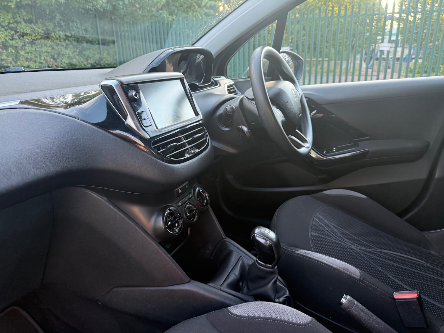 Peugeot 208 1.2 VTi Active Hatchback 5dr Petrol Manual Euro 5 (82 ps) — photo 23 of 39