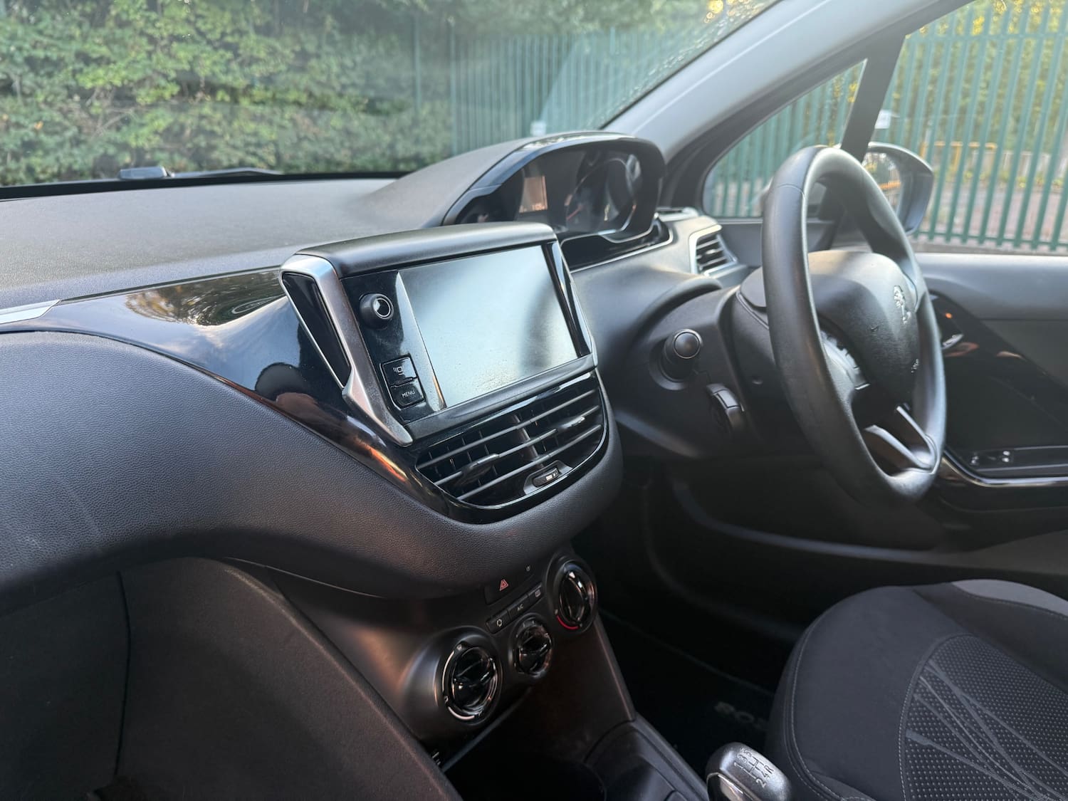 Peugeot 208 1.2 VTi Active Hatchback 5dr Petrol Manual Euro 5 (82 ps) — photo 24 of 39