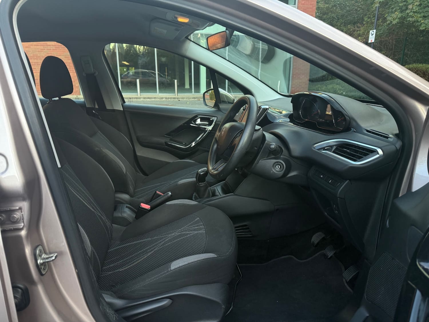 Peugeot 208 1.2 VTi Active Hatchback 5dr Petrol Manual Euro 5 (82 ps) — photo 25 of 39