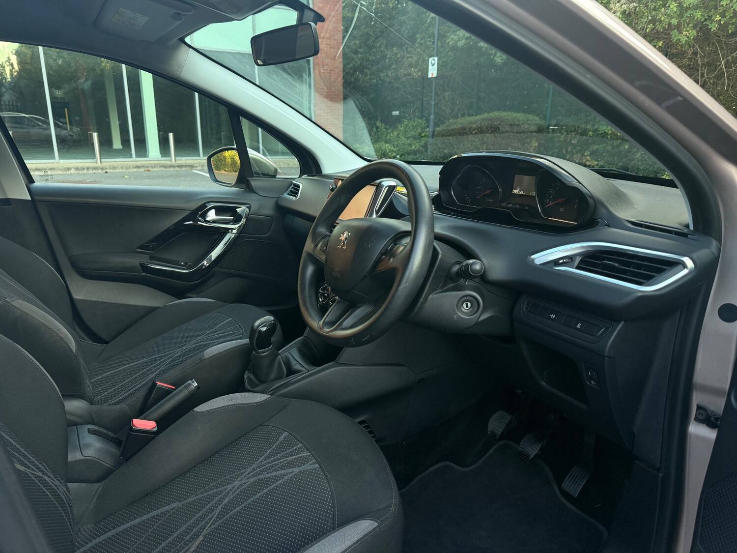 Peugeot 208 1.2 VTi Active Hatchback 5dr Petrol Manual Euro 5 (82 ps) — photo 26 of 39