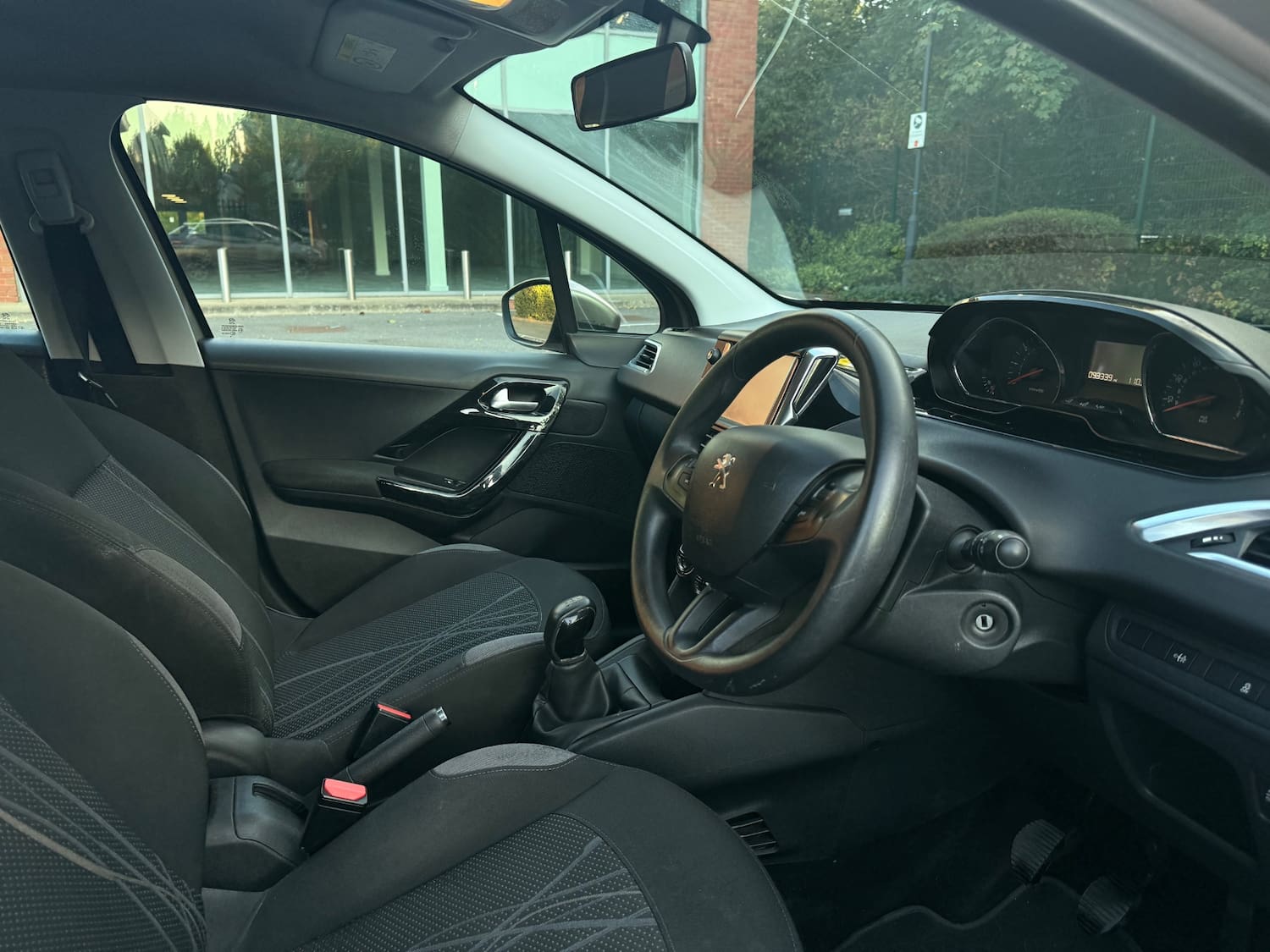 Peugeot 208 1.2 VTi Active Hatchback 5dr Petrol Manual Euro 5 (82 ps) — photo 27 of 39