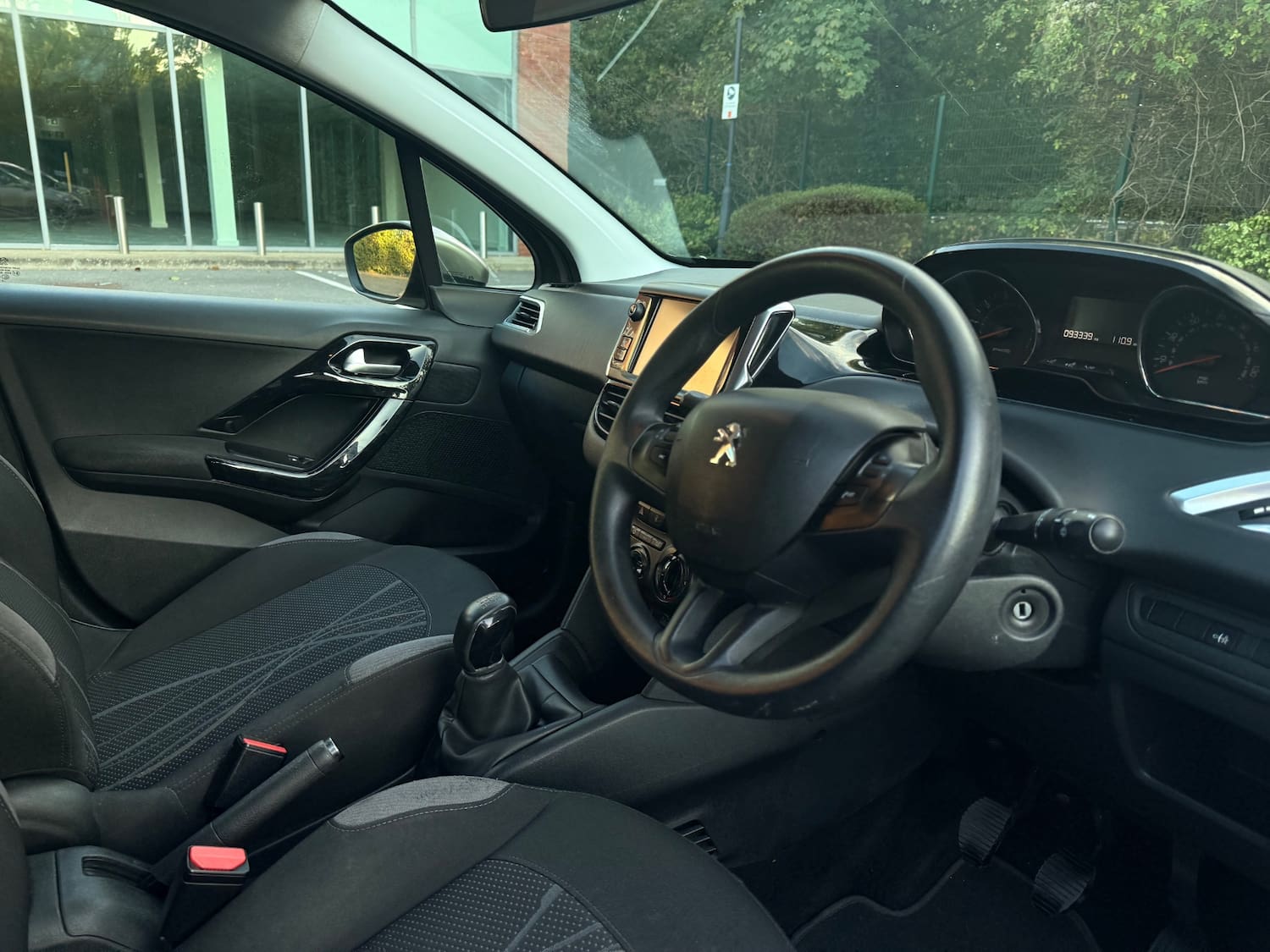Peugeot 208 1.2 VTi Active Hatchback 5dr Petrol Manual Euro 5 (82 ps) — photo 28 of 39