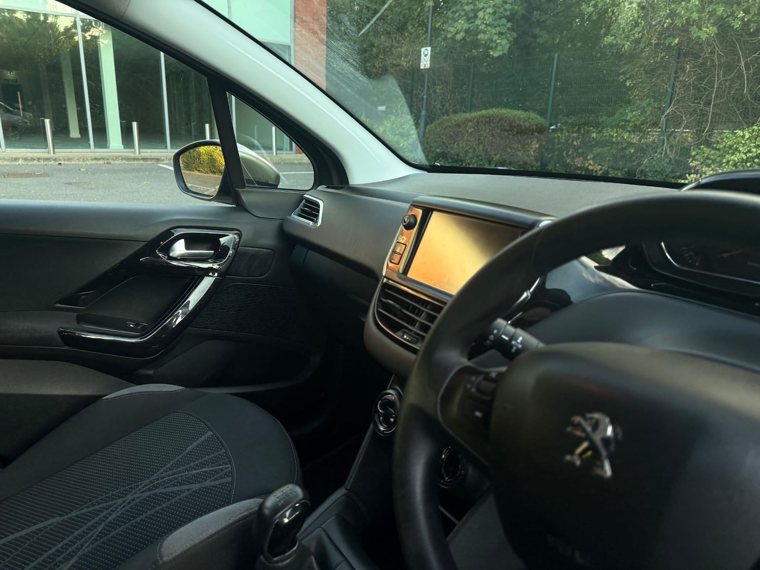 Peugeot 208 1.2 VTi Active Hatchback 5dr Petrol Manual Euro 5 (82 ps) — photo 30 of 39