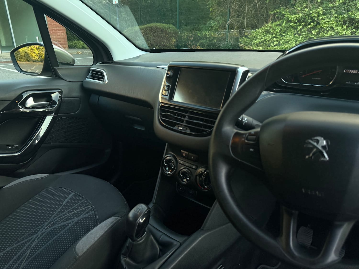 Peugeot 208 1.2 VTi Active Hatchback 5dr Petrol Manual Euro 5 (82 ps) — photo 31 of 39