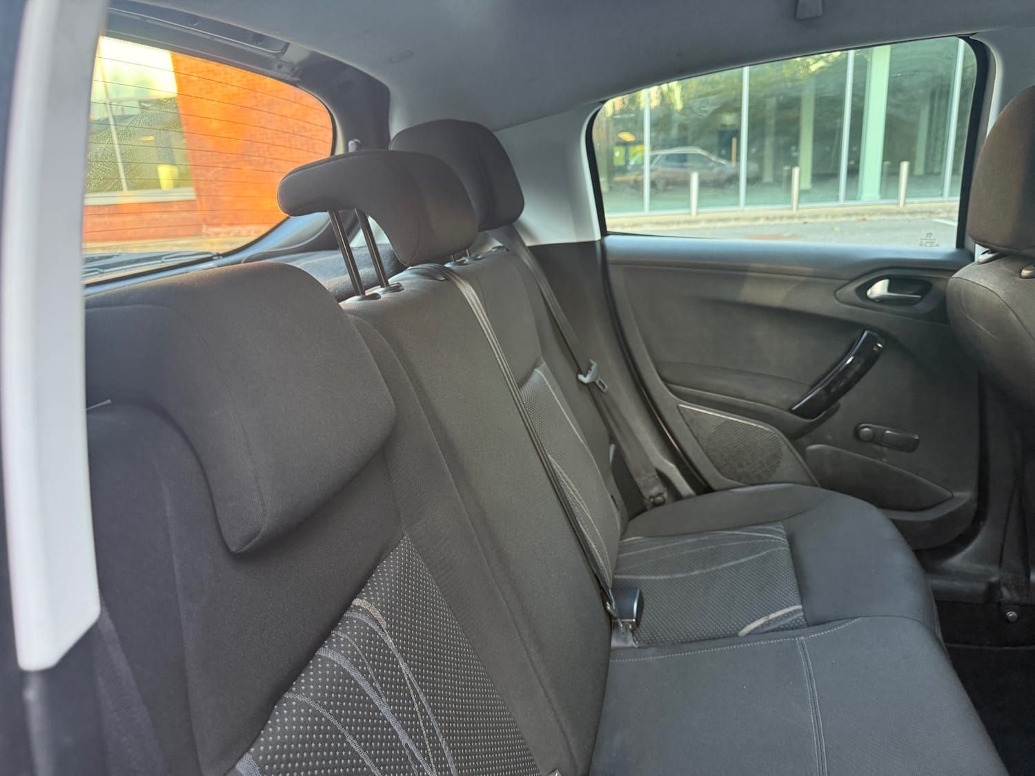 Peugeot 208 1.2 VTi Active Hatchback 5dr Petrol Manual Euro 5 (82 ps) — photo 34 of 39