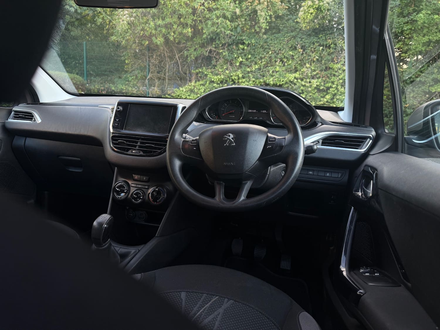 Peugeot 208 1.2 VTi Active Hatchback 5dr Petrol Manual Euro 5 (82 ps) — photo 36 of 39
