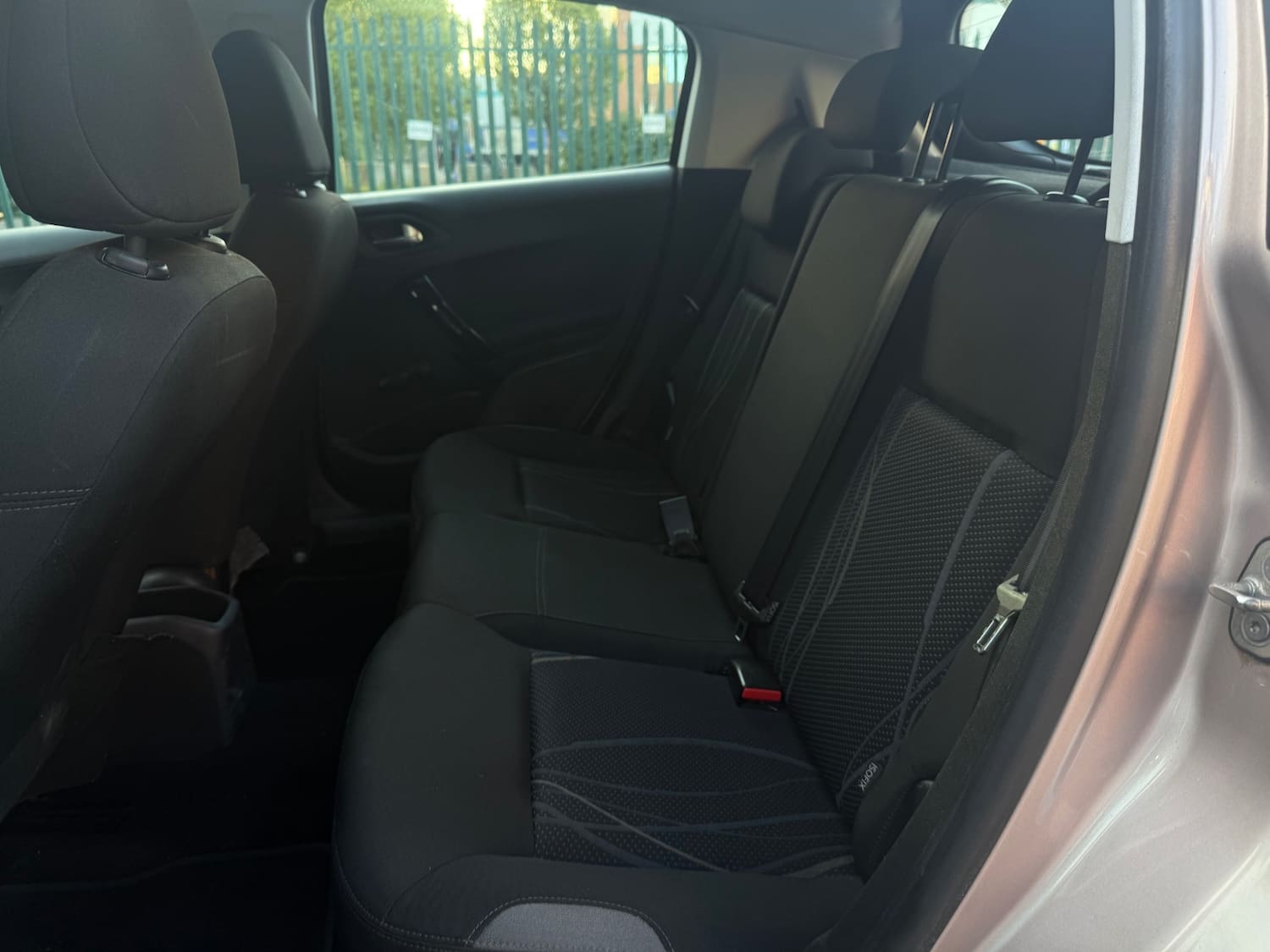 Peugeot 208 1.2 VTi Active Hatchback 5dr Petrol Manual Euro 5 (82 ps) — photo 37 of 39