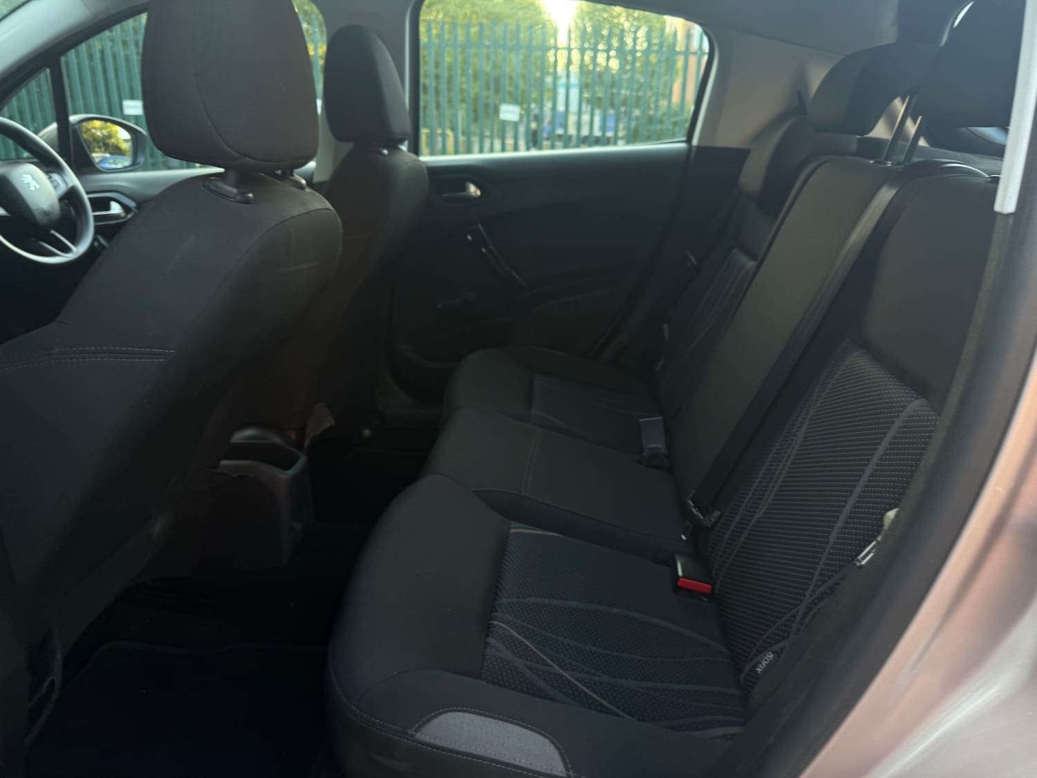 Peugeot 208 1.2 VTi Active Hatchback 5dr Petrol Manual Euro 5 (82 ps) — photo 38 of 39