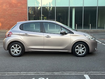 Used Peugeot 208 2014 for sale - 79616911: Photo