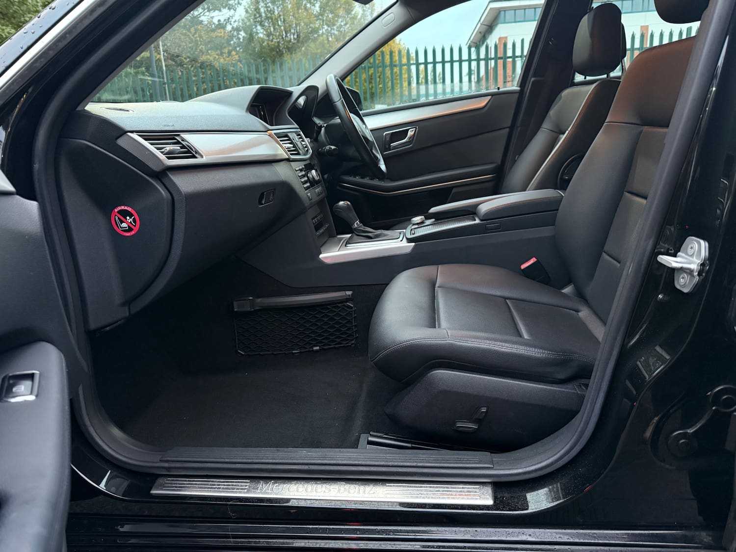 Mercedes-Benz E Class 2.1 E220 CDI BlueEfficiency SE Saloon 4dr Diesel Tiptronic Euro 5 (170 ps) — photo 13 of 53