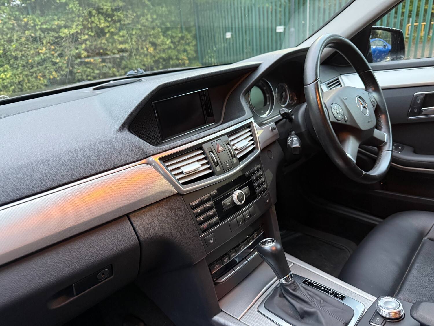 Mercedes-Benz E Class 2.1 E220 CDI BlueEfficiency SE Saloon 4dr Diesel Tiptronic Euro 5 (170 ps) — photo 18 of 53