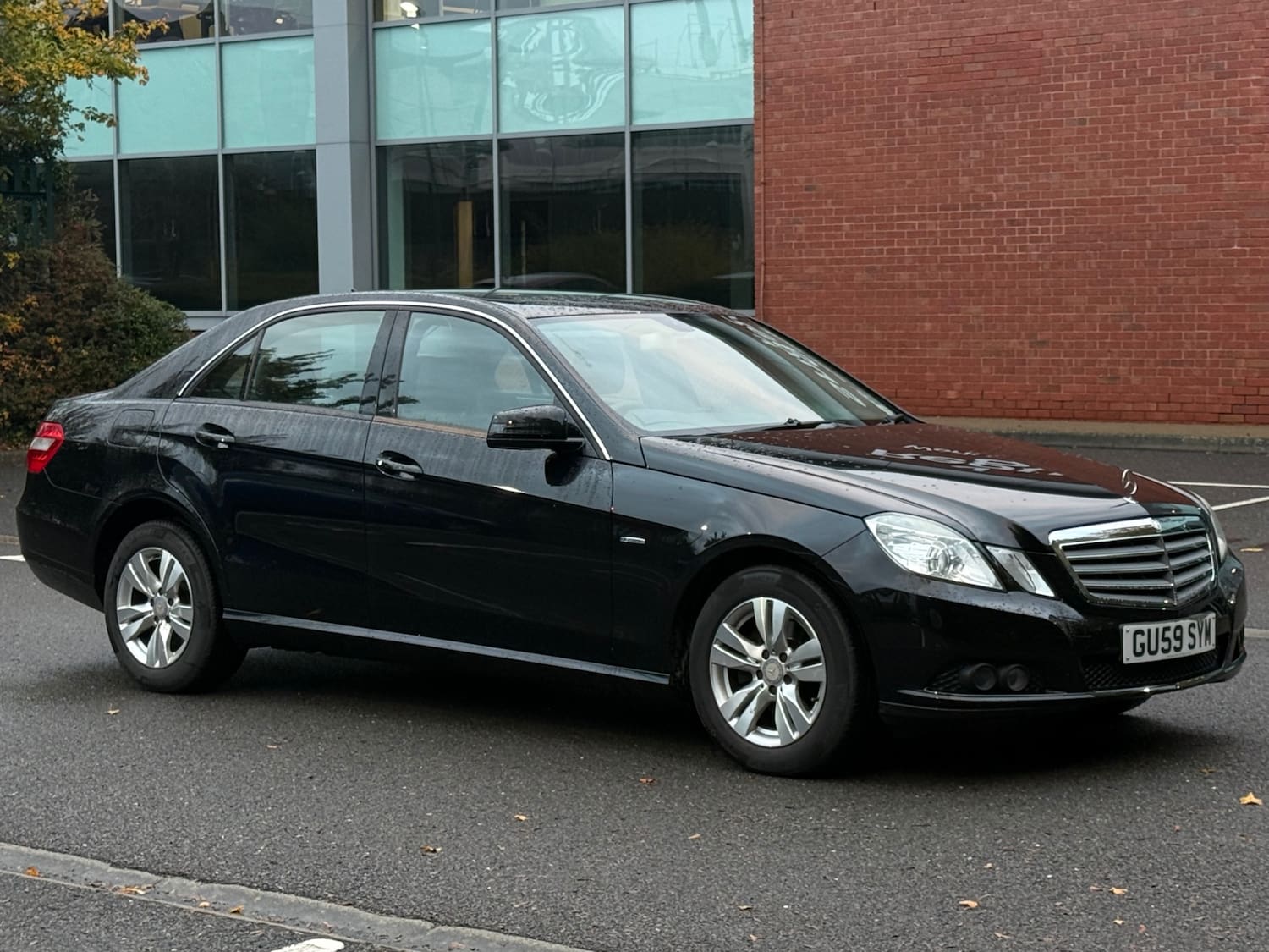 Mercedes-Benz E Class 2.1 E220 CDI BlueEfficiency SE Saloon 4dr Diesel Tiptronic Euro 5 (170 ps) — photo 2 of 53