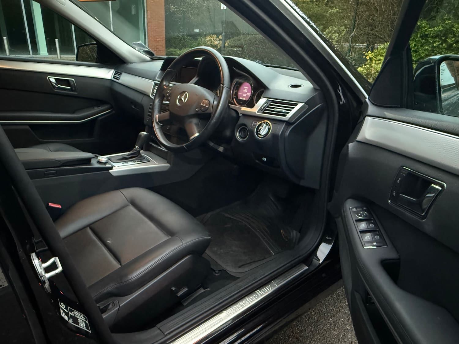Mercedes-Benz E Class 2.1 E220 CDI BlueEfficiency SE Saloon 4dr Diesel Tiptronic Euro 5 (170 ps) — photo 22 of 53