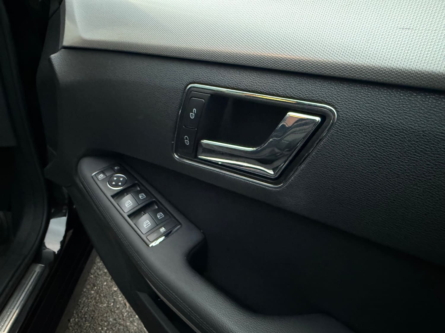 Mercedes-Benz E Class 2.1 E220 CDI BlueEfficiency SE Saloon 4dr Diesel Tiptronic Euro 5 (170 ps) — photo 23 of 53