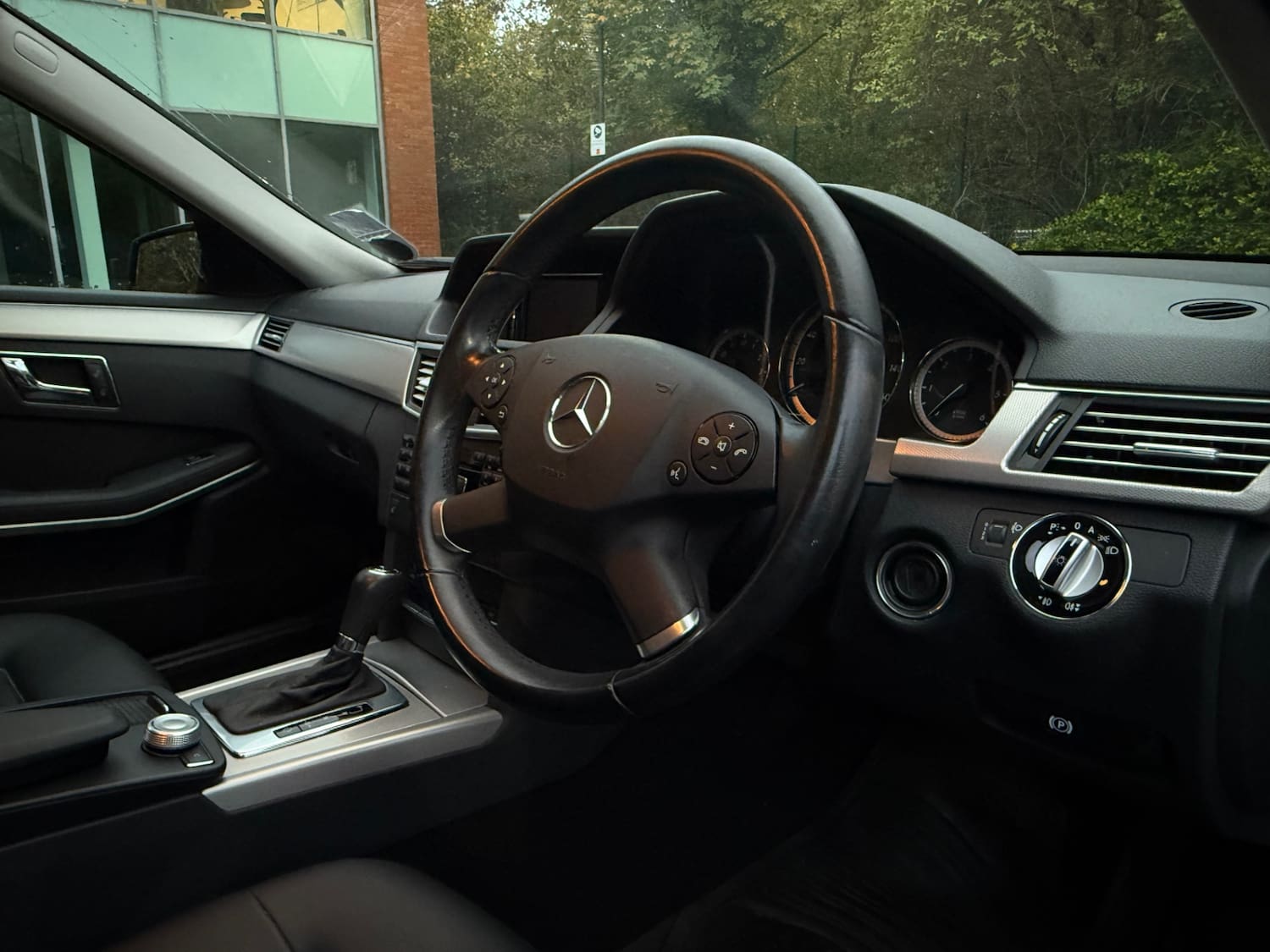 Mercedes-Benz E Class 2.1 E220 CDI BlueEfficiency SE Saloon 4dr Diesel Tiptronic Euro 5 (170 ps) — photo 25 of 53