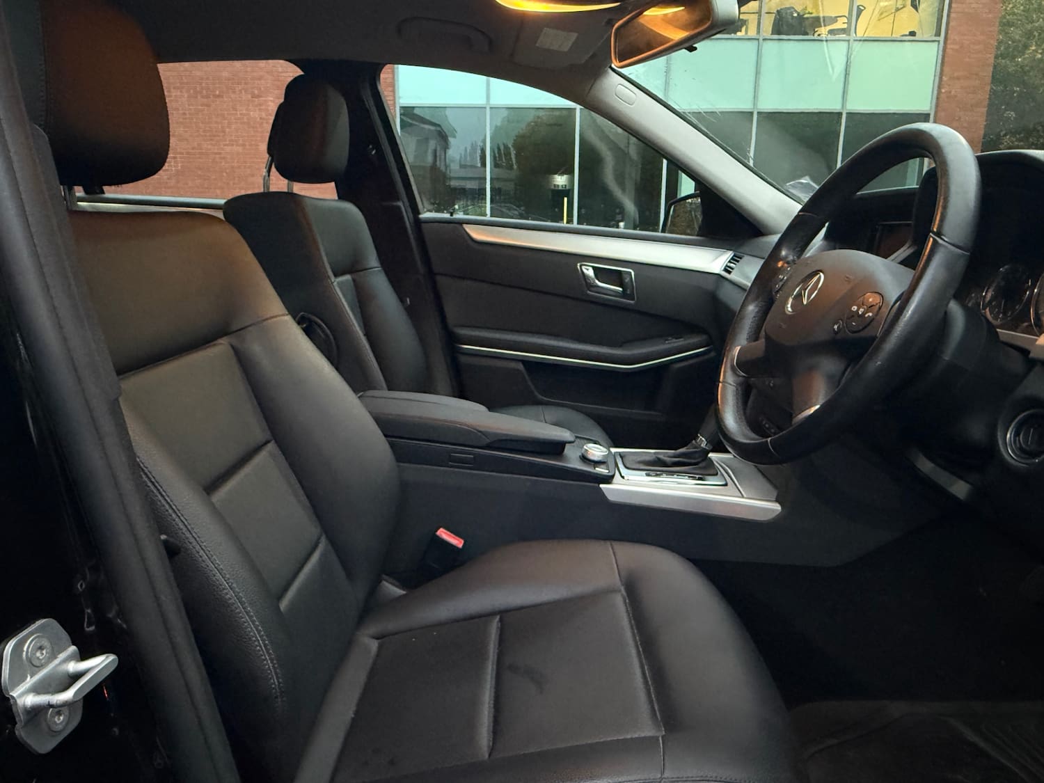 Mercedes-Benz E Class 2.1 E220 CDI BlueEfficiency SE Saloon 4dr Diesel Tiptronic Euro 5 (170 ps) — photo 27 of 53
