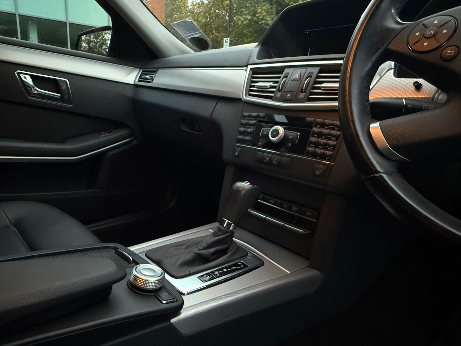 Mercedes-Benz E Class 2.1 E220 CDI BlueEfficiency SE Saloon 4dr Diesel Tiptronic Euro 5 (170 ps) — photo 28 of 53