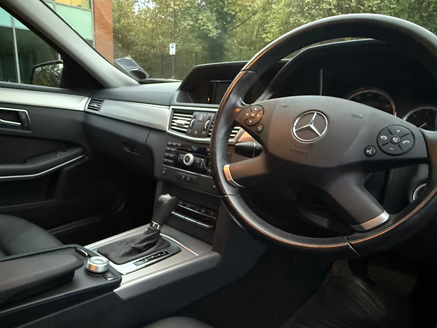 Mercedes-Benz E Class 2.1 E220 CDI BlueEfficiency SE Saloon 4dr Diesel Tiptronic Euro 5 (170 ps) — photo 29 of 53
