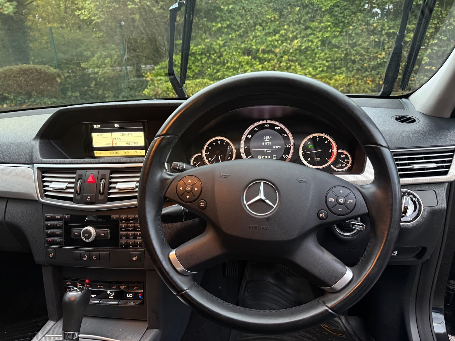 Mercedes-Benz E Class 2.1 E220 CDI BlueEfficiency SE Saloon 4dr Diesel Tiptronic Euro 5 (170 ps) — photo 31 of 53