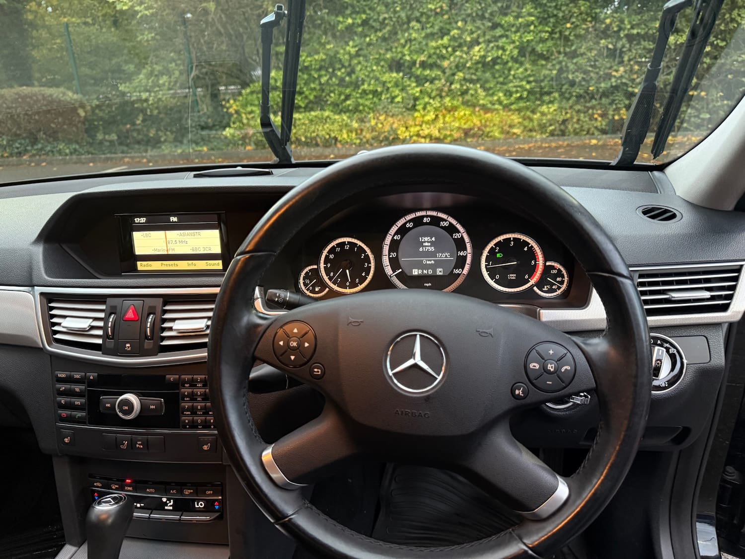 Mercedes-Benz E Class 2.1 E220 CDI BlueEfficiency SE Saloon 4dr Diesel Tiptronic Euro 5 (170 ps) — photo 32 of 53
