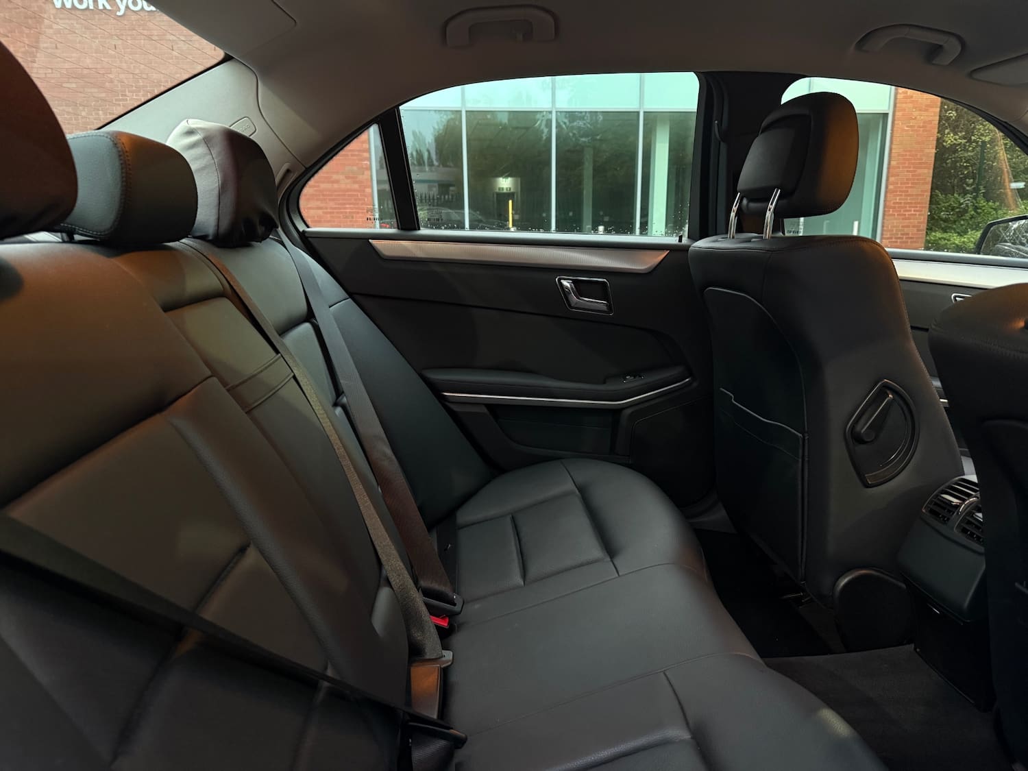 Mercedes-Benz E Class 2.1 E220 CDI BlueEfficiency SE Saloon 4dr Diesel Tiptronic Euro 5 (170 ps) — photo 35 of 53