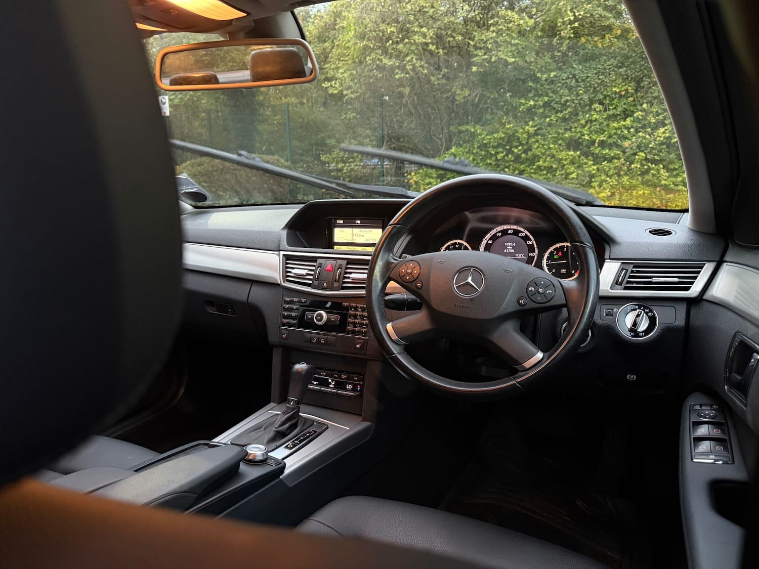 Mercedes-Benz E Class 2.1 E220 CDI BlueEfficiency SE Saloon 4dr Diesel Tiptronic Euro 5 (170 ps) — photo 36 of 53