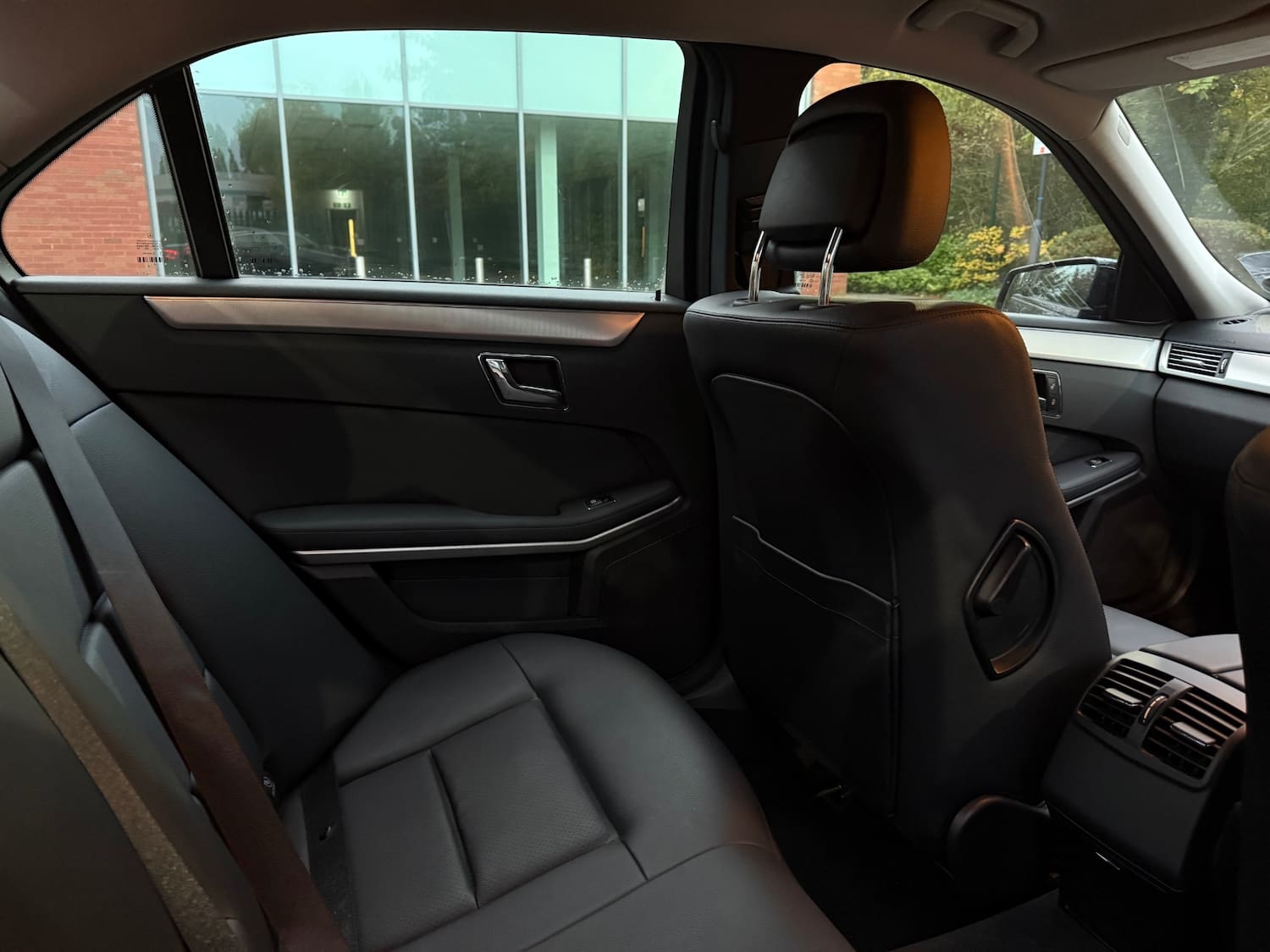 Mercedes-Benz E Class 2.1 E220 CDI BlueEfficiency SE Saloon 4dr Diesel Tiptronic Euro 5 (170 ps) — photo 37 of 53