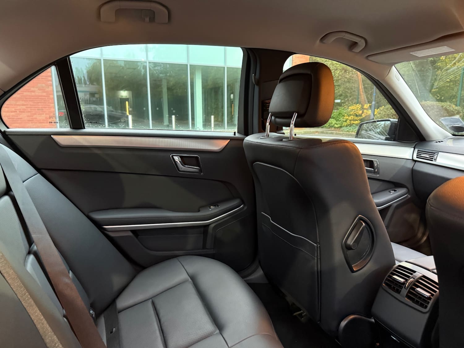 Mercedes-Benz E Class 2.1 E220 CDI BlueEfficiency SE Saloon 4dr Diesel Tiptronic Euro 5 (170 ps) — photo 38 of 53