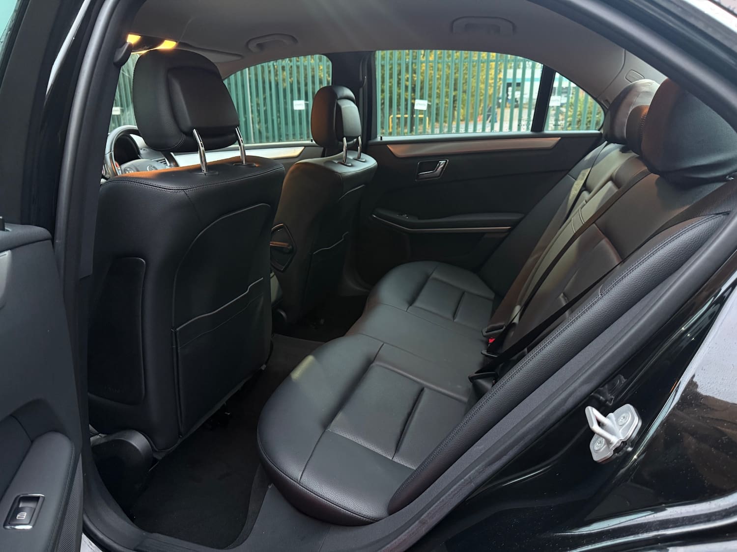 Mercedes-Benz E Class 2.1 E220 CDI BlueEfficiency SE Saloon 4dr Diesel Tiptronic Euro 5 (170 ps) — photo 41 of 53