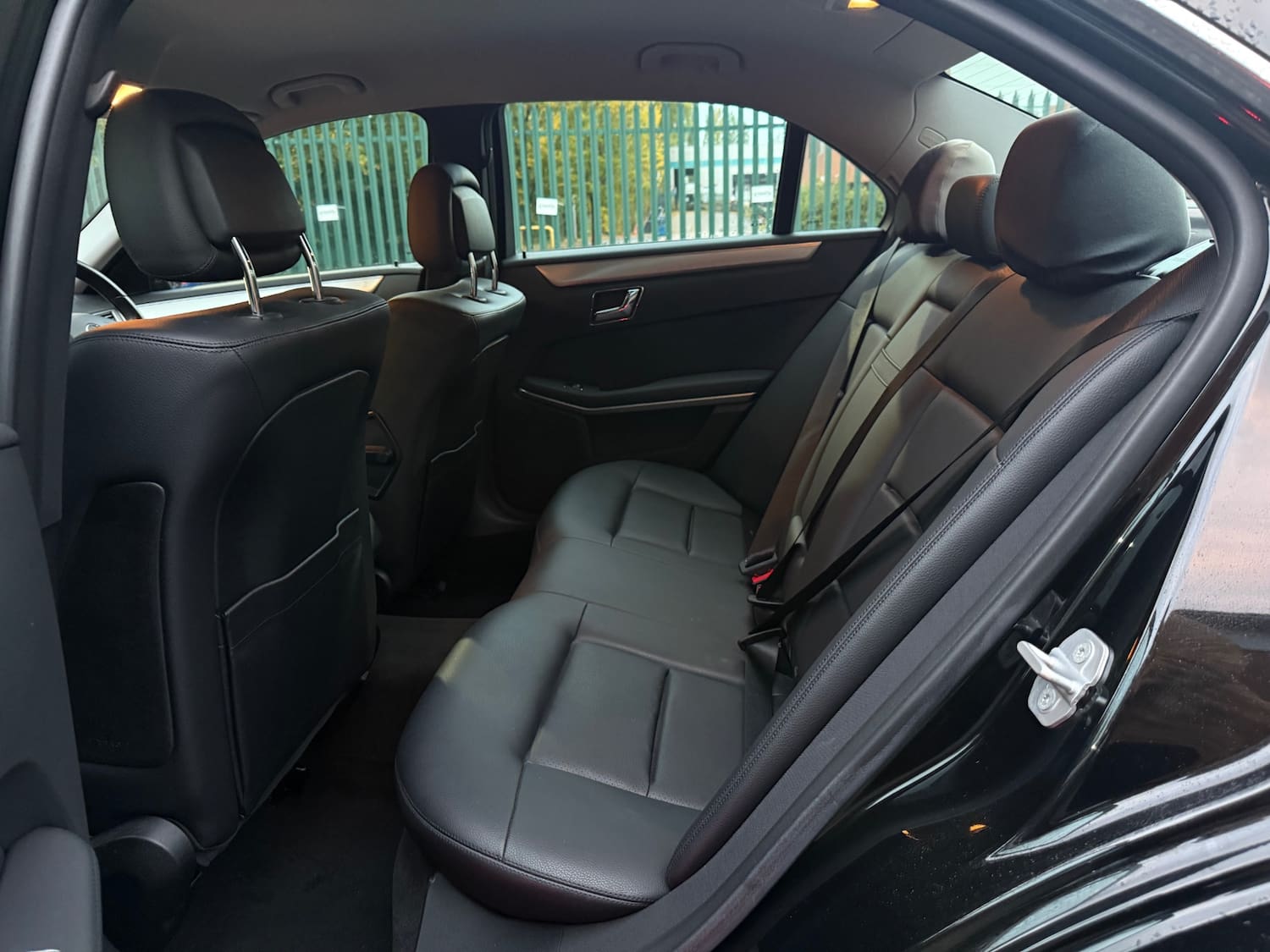 Mercedes-Benz E Class 2.1 E220 CDI BlueEfficiency SE Saloon 4dr Diesel Tiptronic Euro 5 (170 ps) — photo 42 of 53