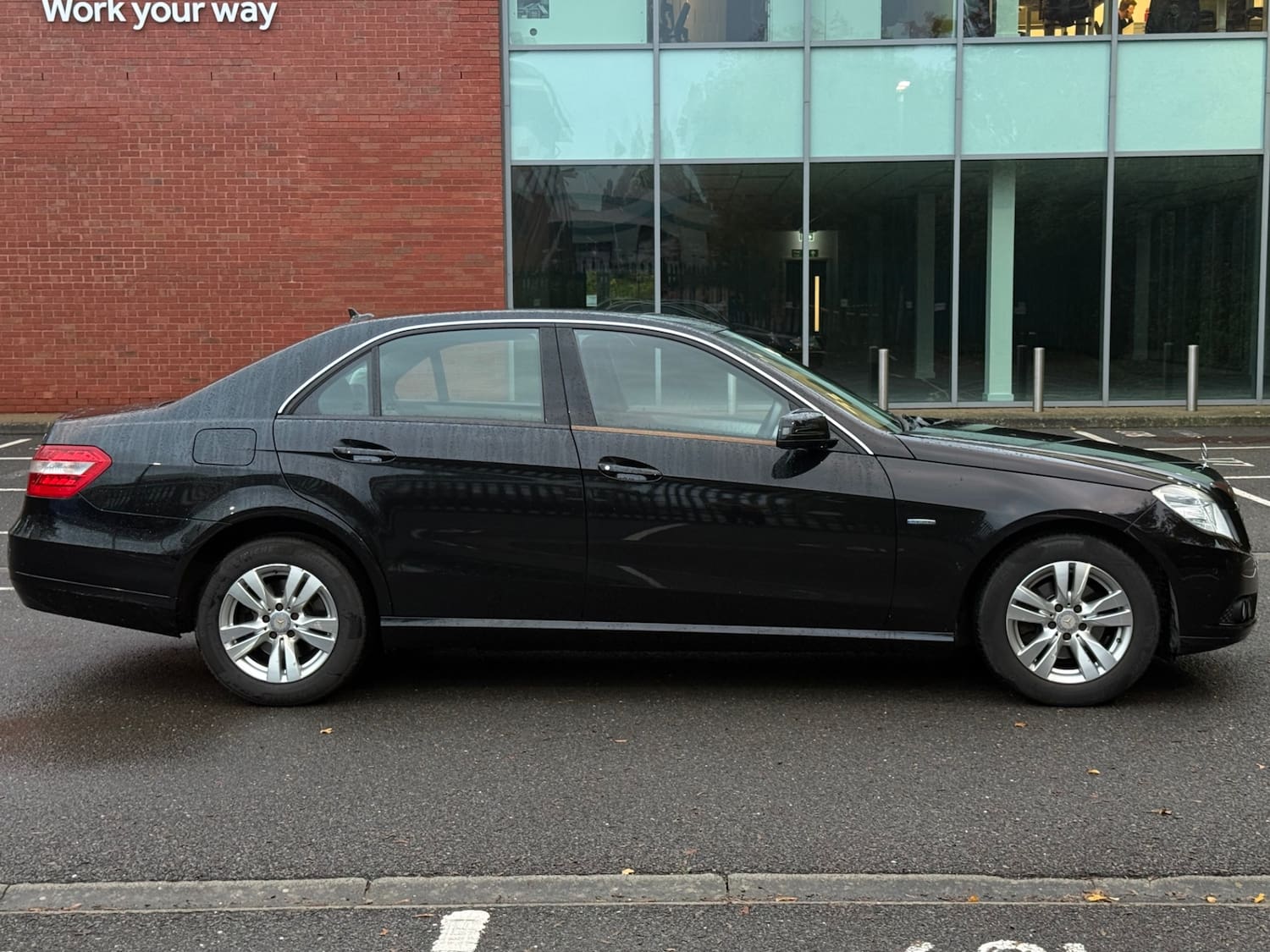 Mercedes-Benz E Class 2.1 E220 CDI BlueEfficiency SE Saloon 4dr Diesel Tiptronic Euro 5 (170 ps) — photo 6 of 53