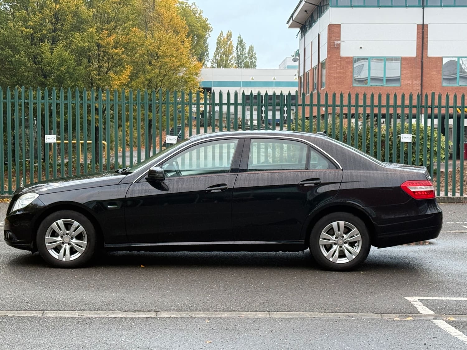 Mercedes-Benz E Class 2.1 E220 CDI BlueEfficiency SE Saloon 4dr Diesel Tiptronic Euro 5 (170 ps) — photo 8 of 53