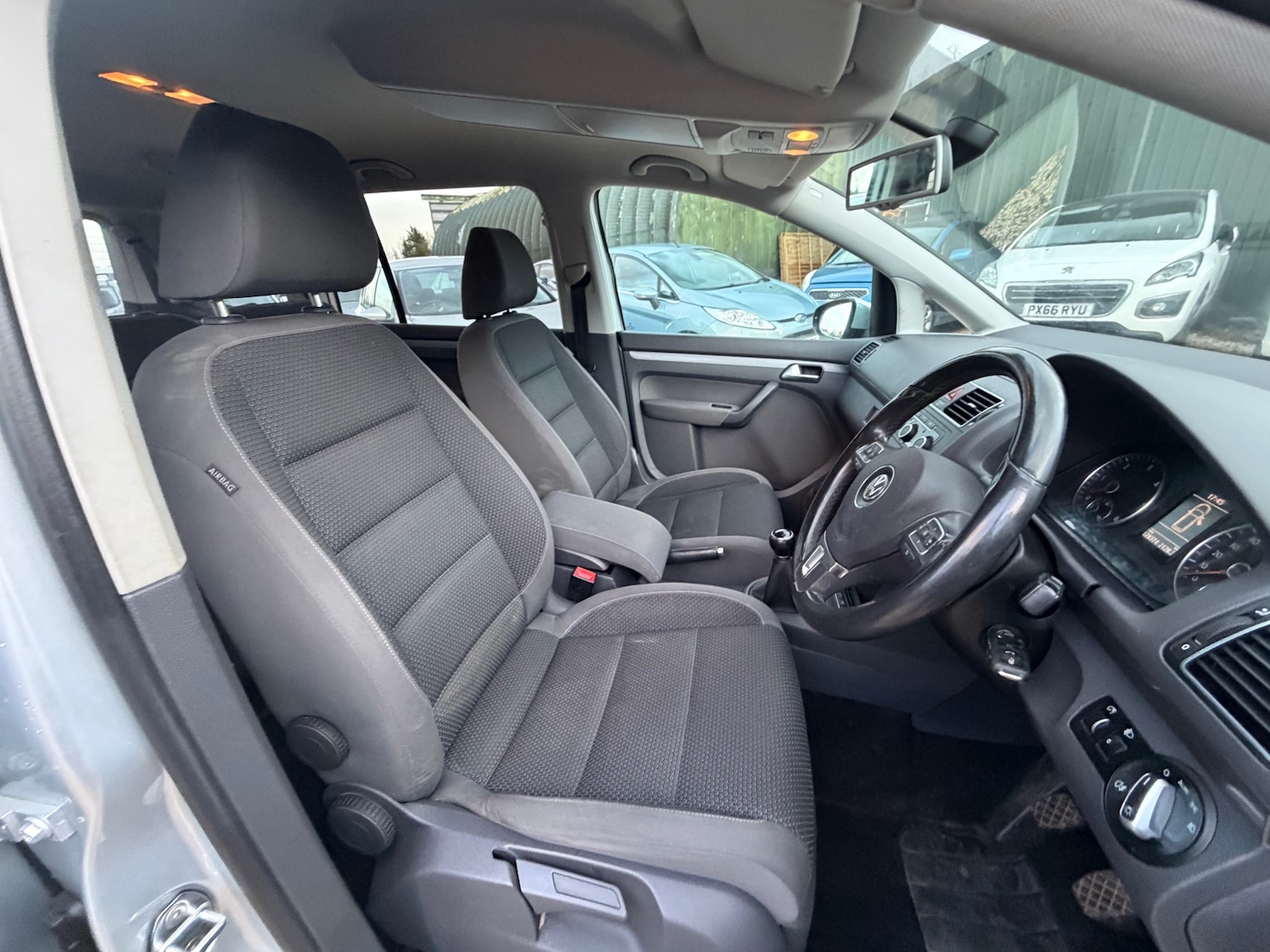 Used Volkswagen Touran 2012 for sale - 77888390: Photo 11