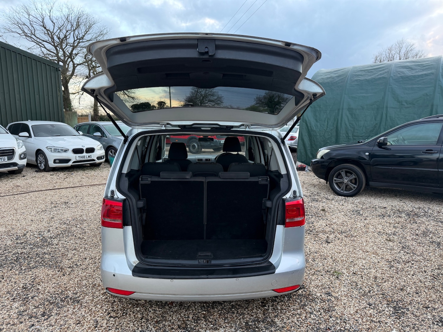 Used Volkswagen Touran 2012 for sale - 77888390: Photo 8