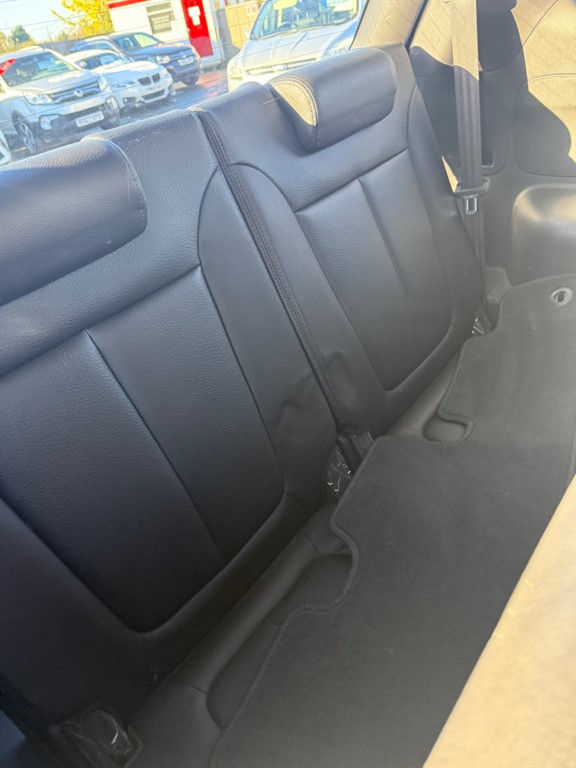 Used Hyundai Santa Fe 2010 for sale - 72953520: Photo 7