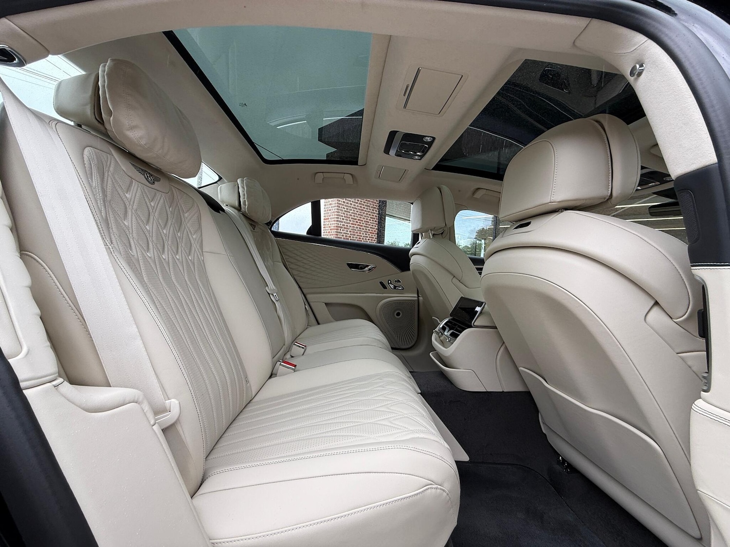 Used Bentley Flying Spur 2025 for sale - 76865550: Photo 12